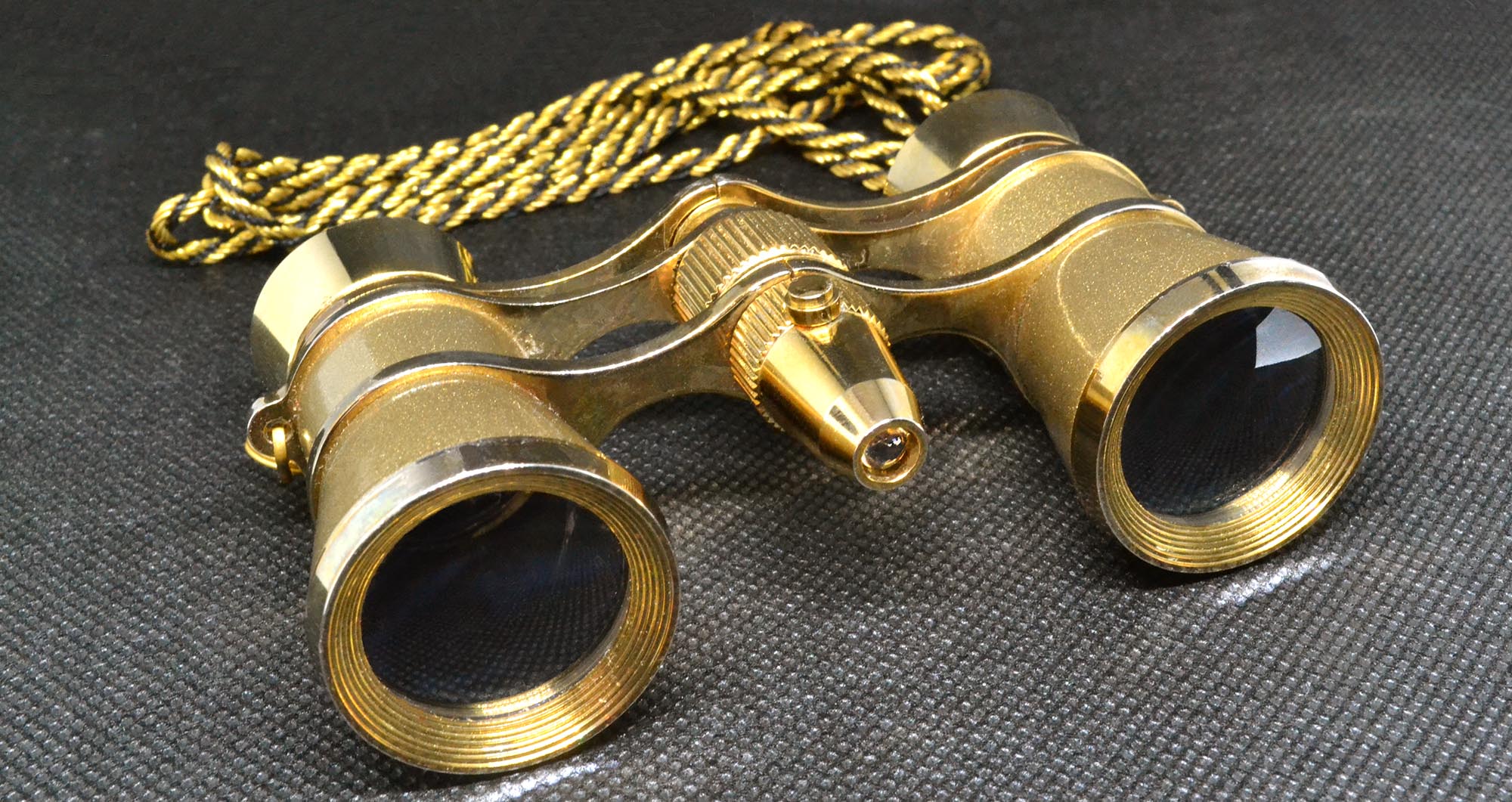 Opera glasses vs binoculars